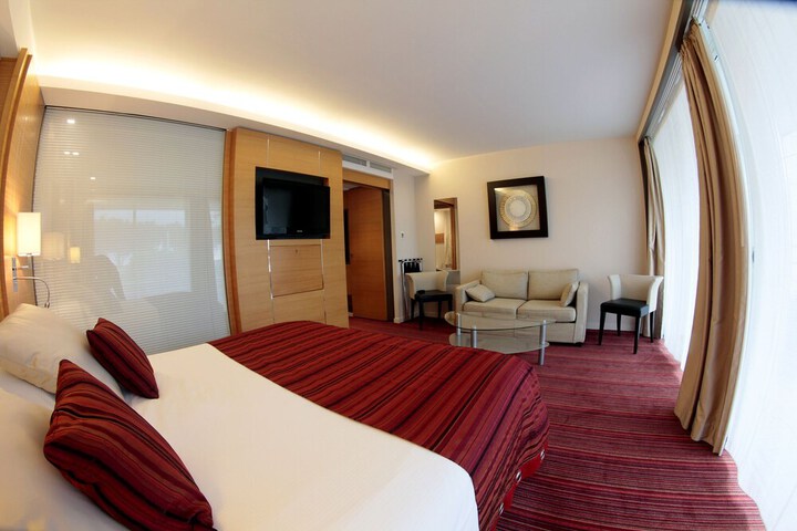 Room 9 of 39