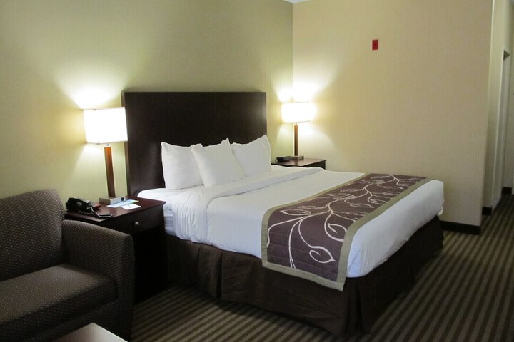 Queen Bed Accessible (10 of 11)