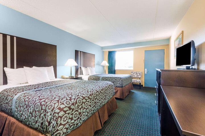 1 King Bed Accessible (13 of 19)