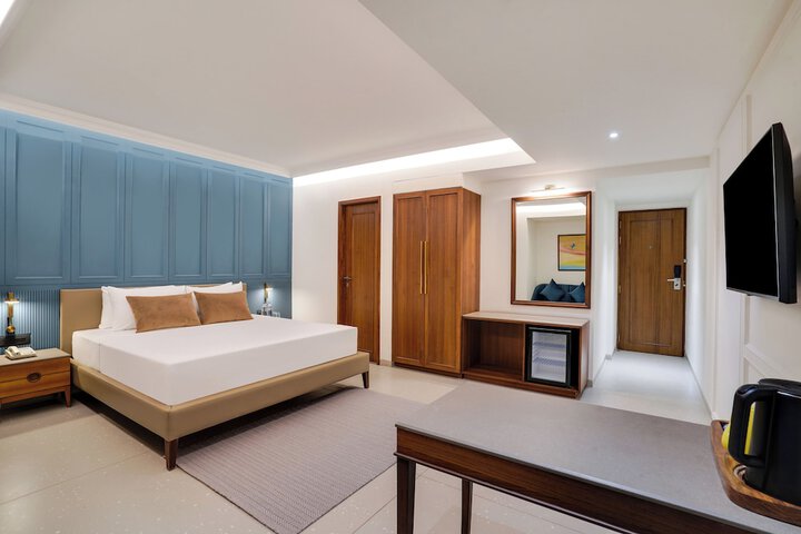 Room 5 of 32