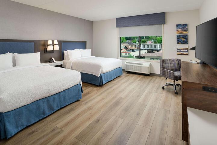 2 Queen Beds Hearing Accessible (8 of 8)