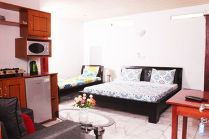 Room 27 of 38