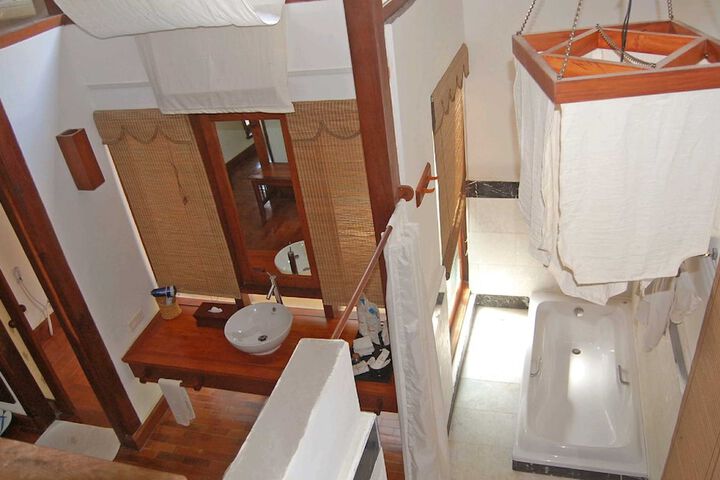 Room 20 of 63