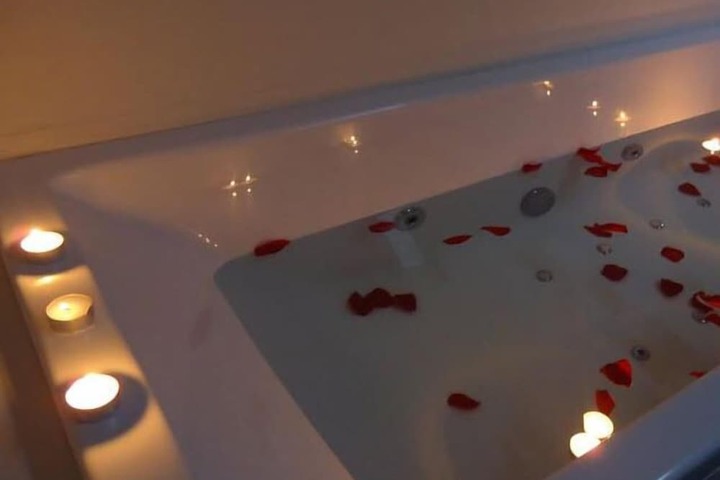Jetted tub
