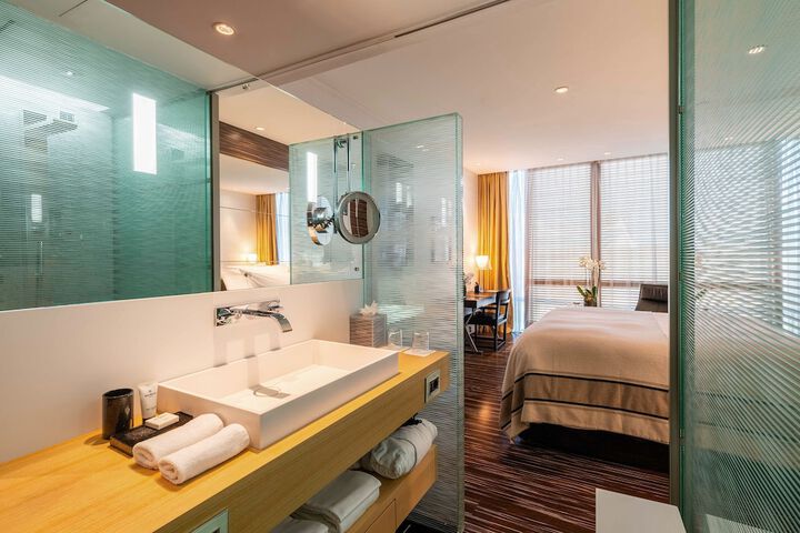 Room 53 of 84