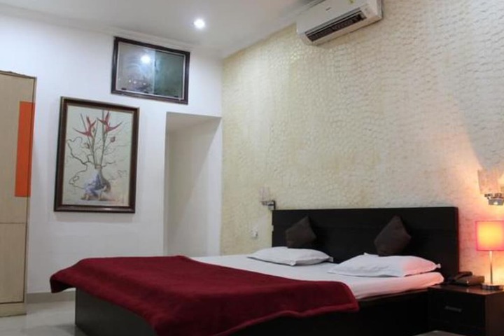 Room 7 of 14
