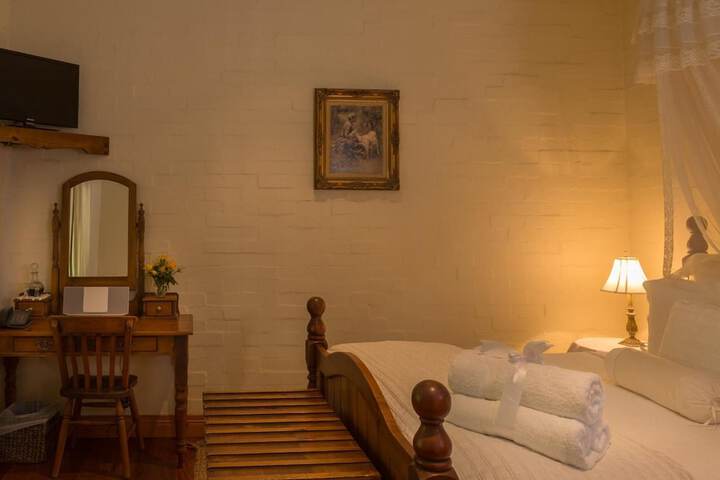 Room 13 of 63
