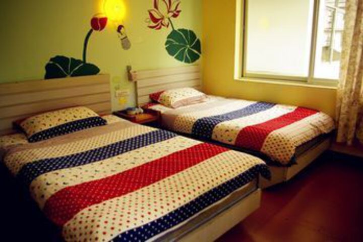 Room 6 of 20