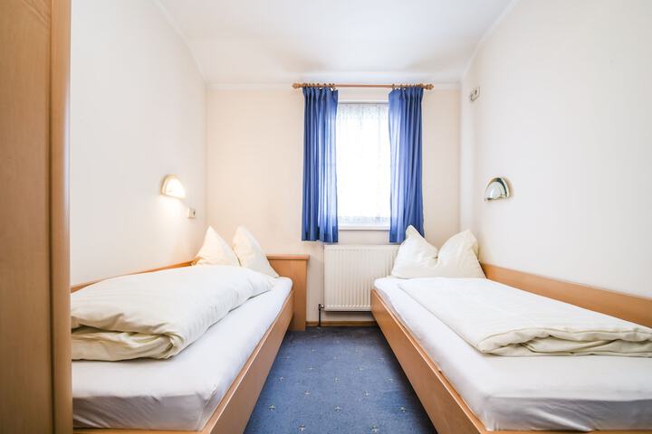 Room 4 of 26