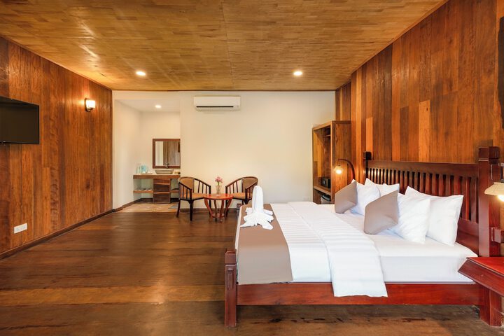 Room 9 of 28