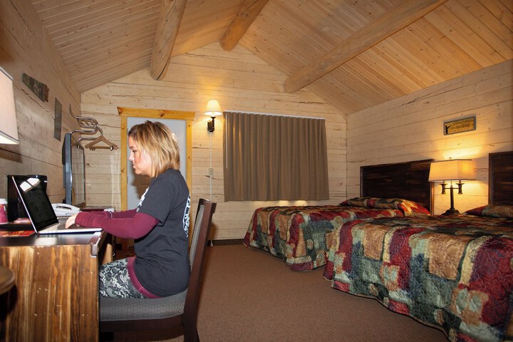 Room 3 of 43