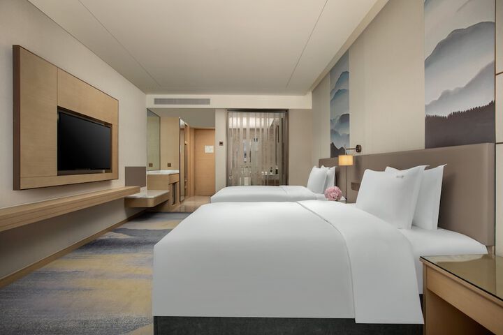 Room 8 of 118