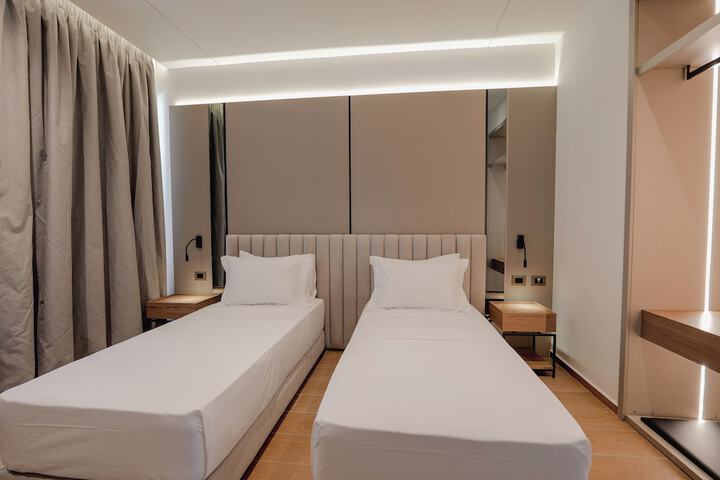 Room 4 of 43