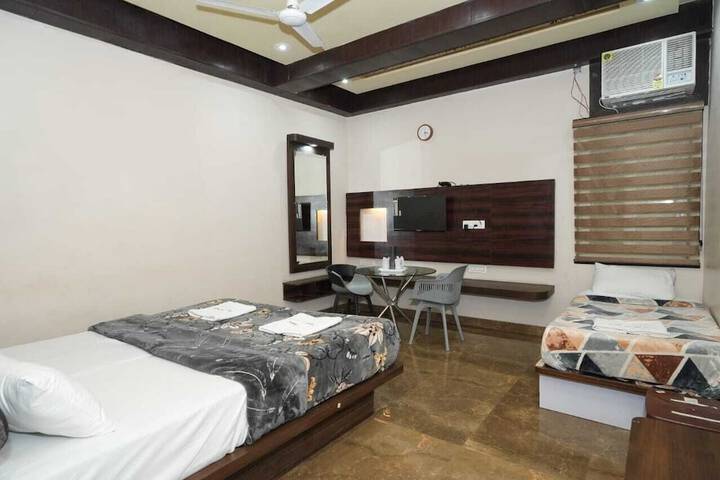 Room 5 of 15