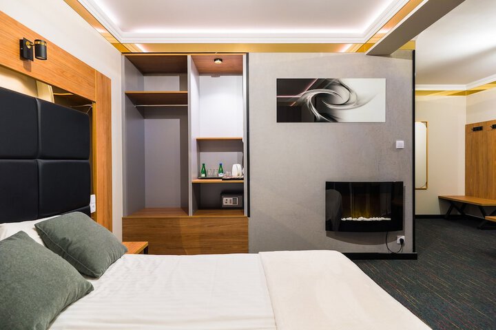 Room 43 of 102