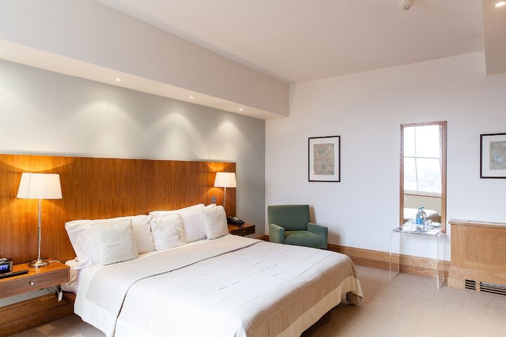 Room 33 of 100