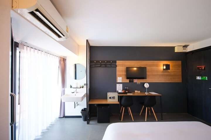 Room 16 of 77