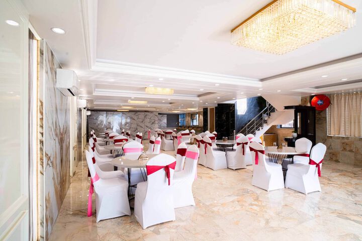 Ballroom/Hall 31 of 49