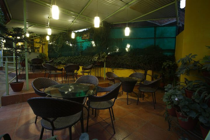 Lounge 21 of 28
