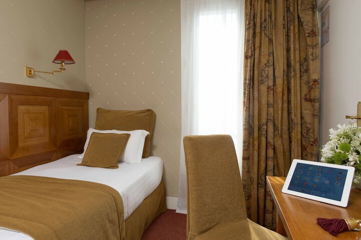 Room 4 of 28