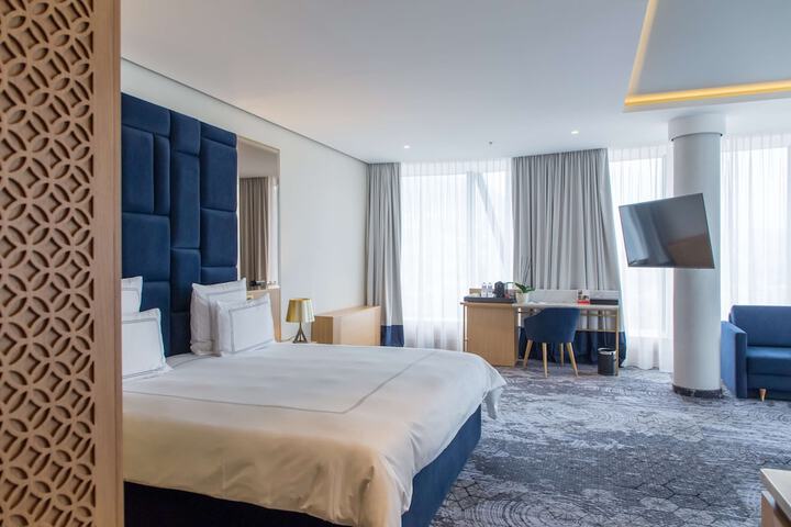 Room 27 of 80