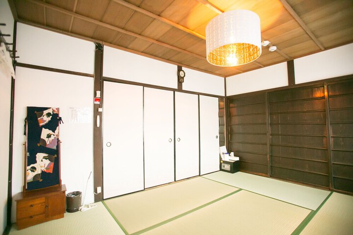 Room 8 of 107