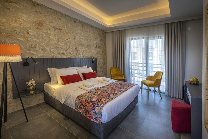 Room 5 of 32
