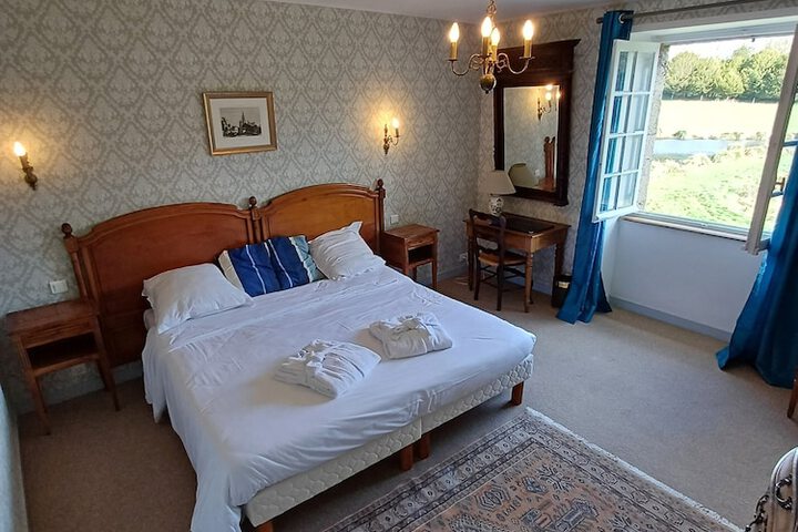 Room 4 of 105