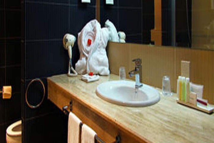 Room 12 of 80