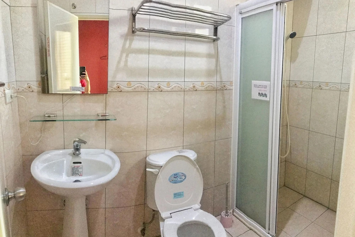 Room 6 of 10