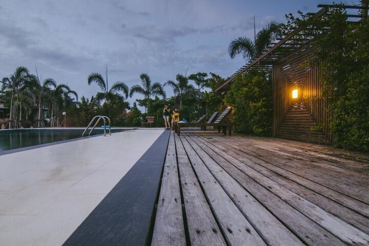 Pool 43 of 93