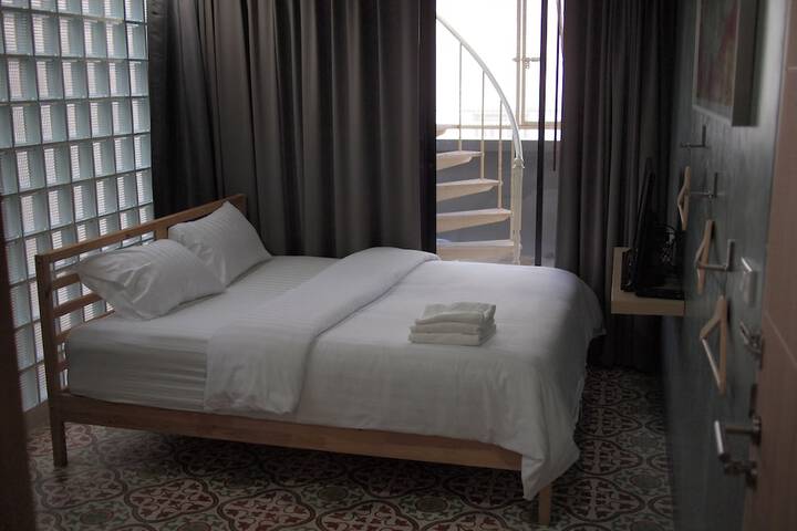 Room 18 of 30