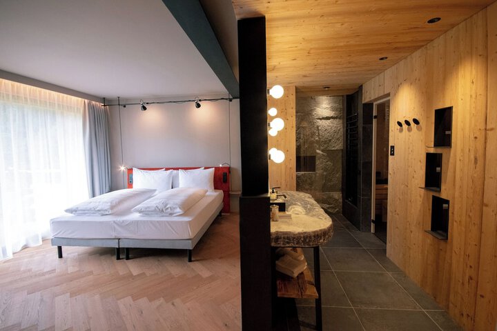 Room 6 of 30