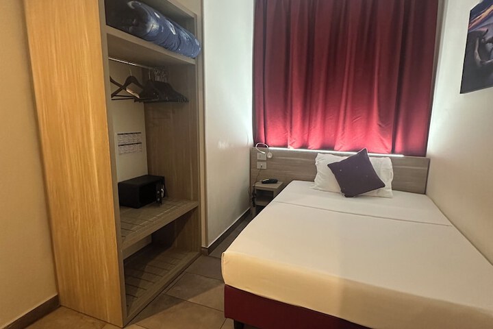 Room 13 of 71