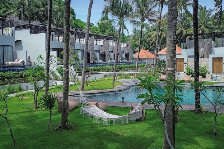 Hotel Exterior 109 of 113