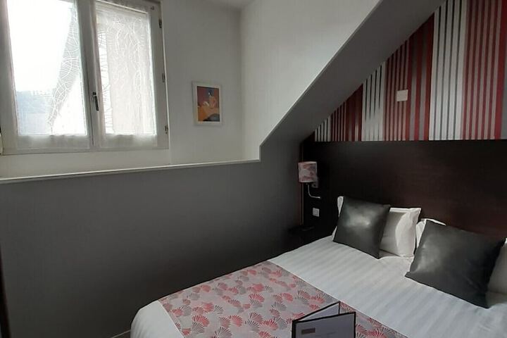 Room 32 of 76