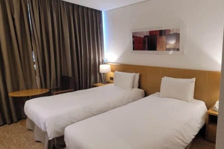 Room 10 of 97