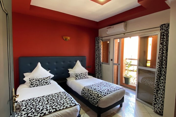 Room 8 of 14