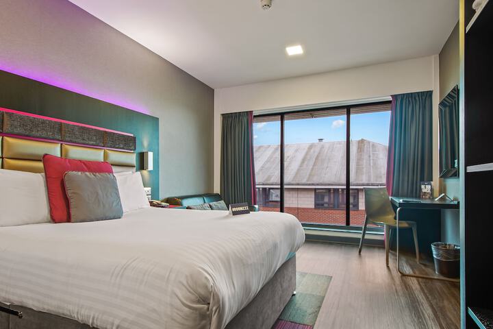 Room 13 of 20