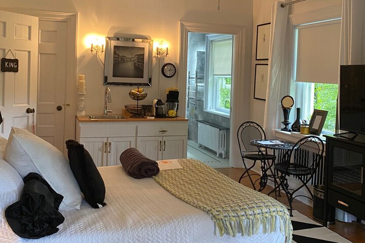 Room 8 of 162
