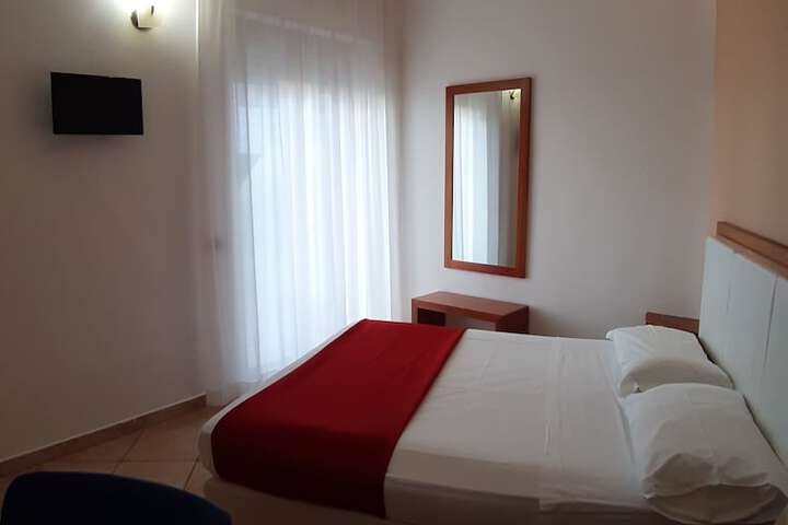 Room 16 of 94