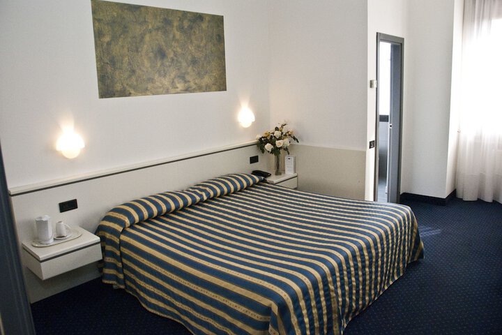 Room 9 of 86