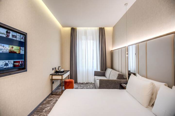 Room 15 of 114