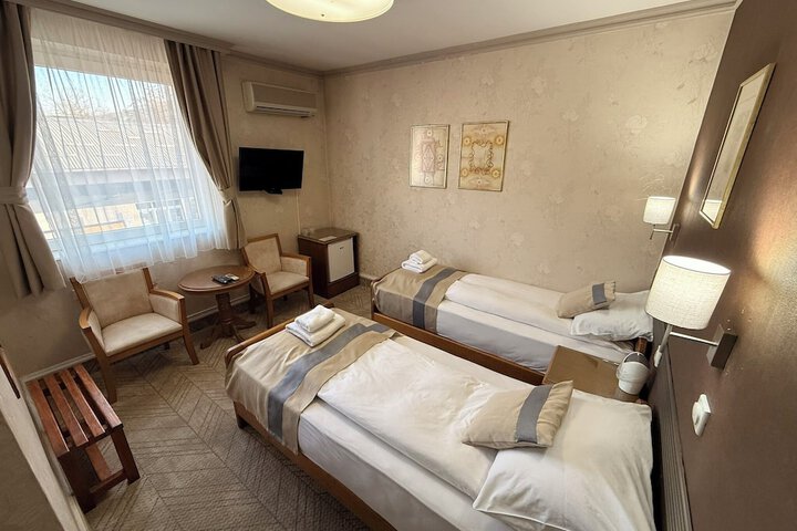 Room 41 of 83