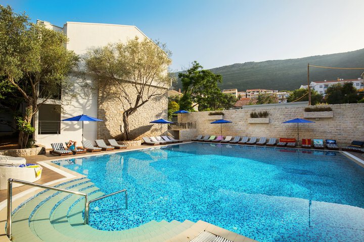 Pools & Facilities