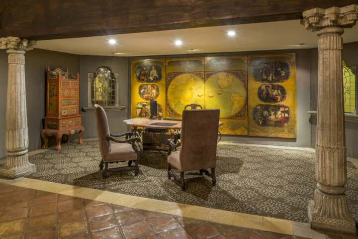 Concierge desk
