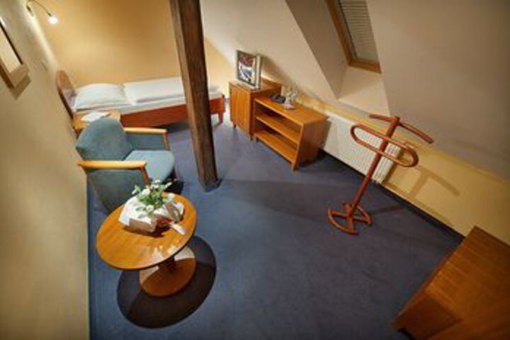 Room 16 of 34
