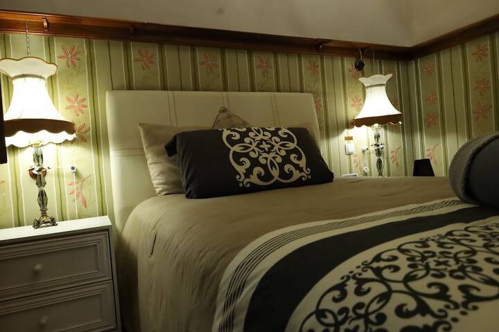 Room 25 of 43
