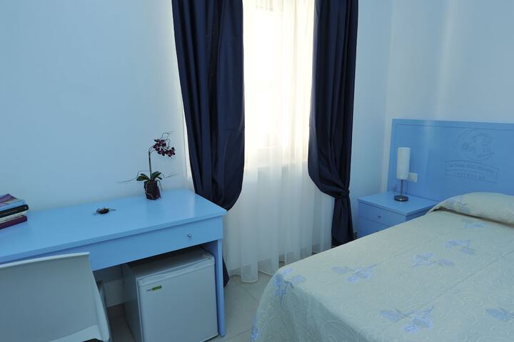 Room 4 of 30