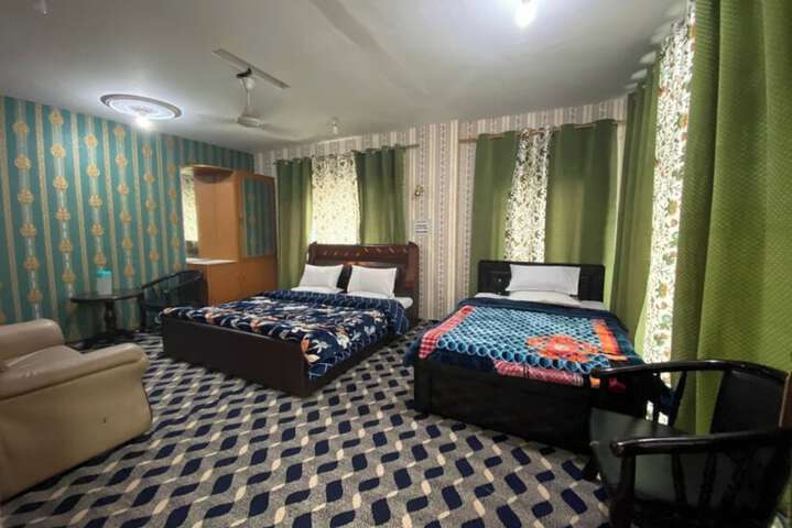 Room 8 of 17